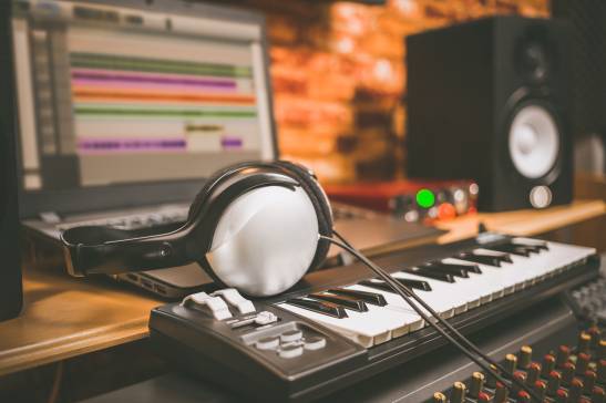 GarageBand Not Coming Through Headphones – How To Fix